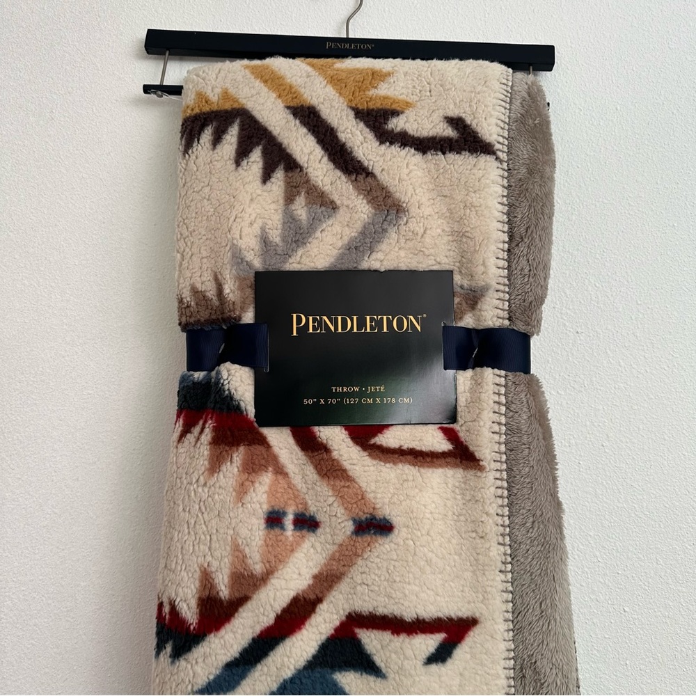 NWT Pendleton Aztec Print Throw Blanket